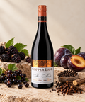 Copper Lane Reserve Shiraz-Merlot rødvin med brombær, solbær, blommer, peber, nellike og lakrids